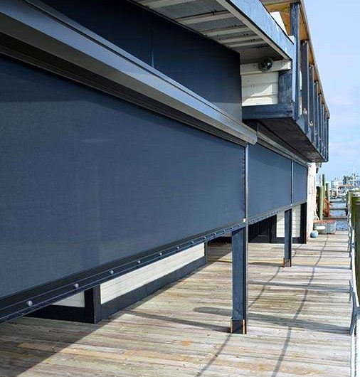 titan-retractable-screen-restaurant-patio-screen