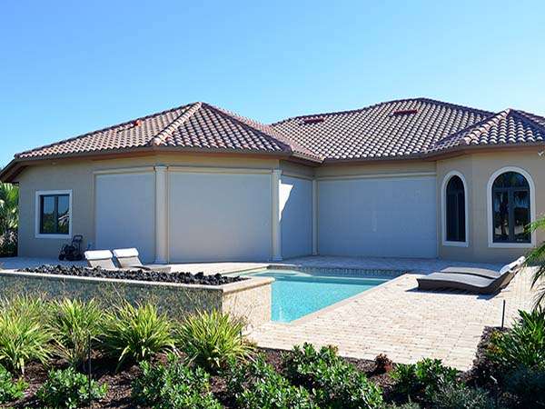 titan-retractable-screen-toned-color